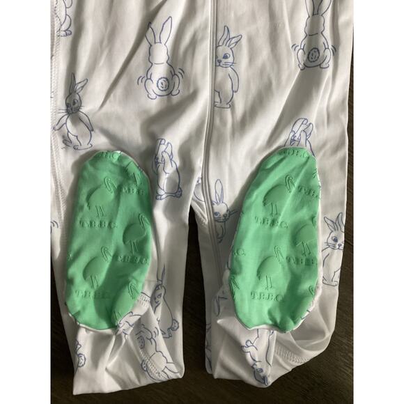 TBBC KNOX'S NIGHT NIGHT - BOARDWALK BUNNY w/ GRACE BAY GREEN - Picture 2 of 5